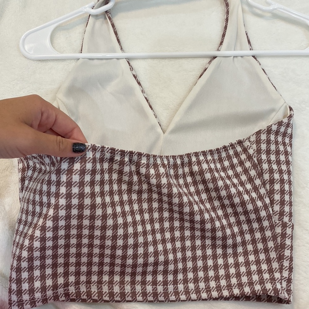 Patterned top. - Picture 2 of 3